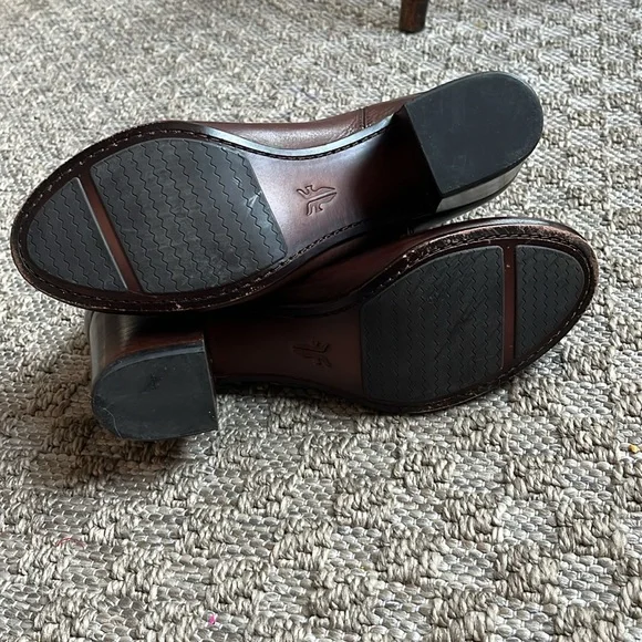 FRYE Stella Short Chelsea Boot, Dark Brown - Size 7 - Picture 3 of 7